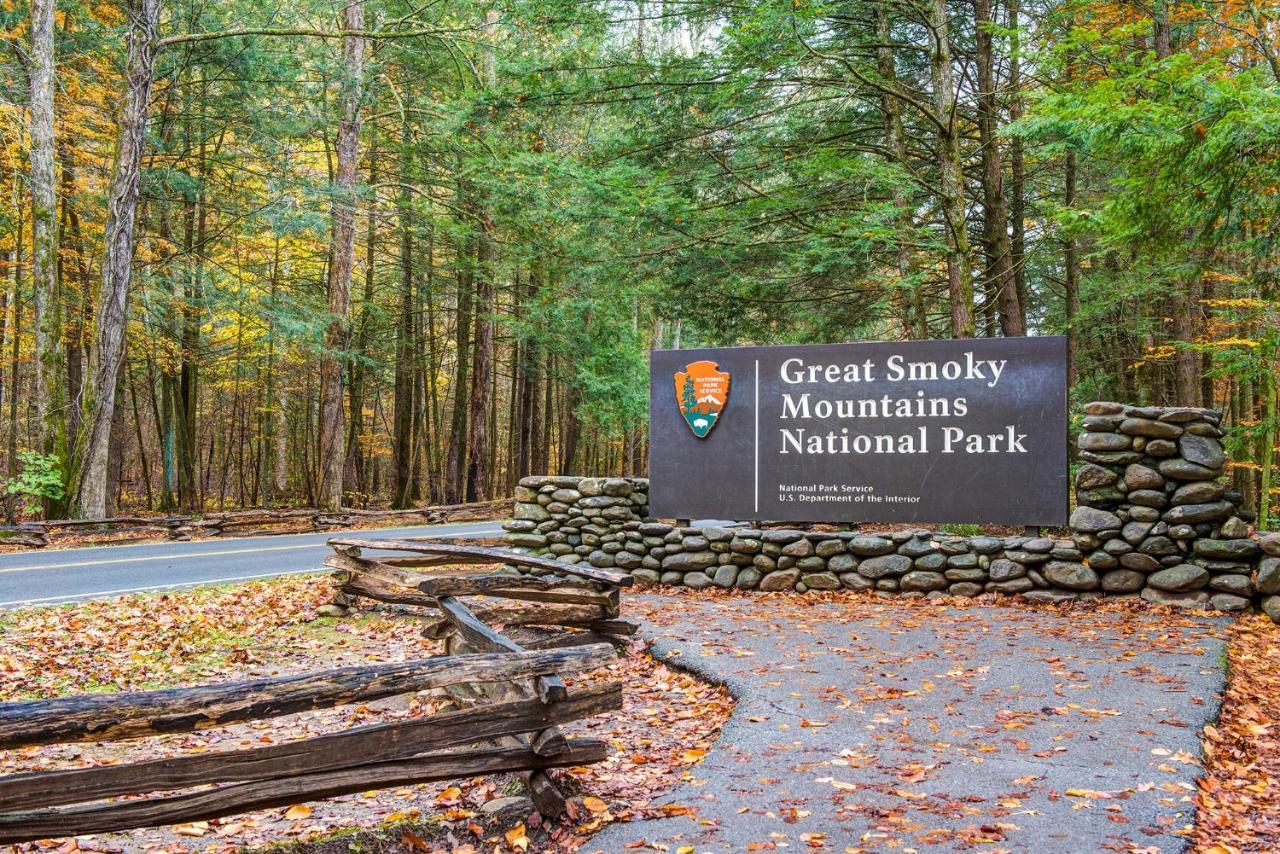 High Cotton, 3 Bedroom, Hot Tub, Mountain View, Sleeps 6, Pet Friendly Gatlinburg Buitenkant foto