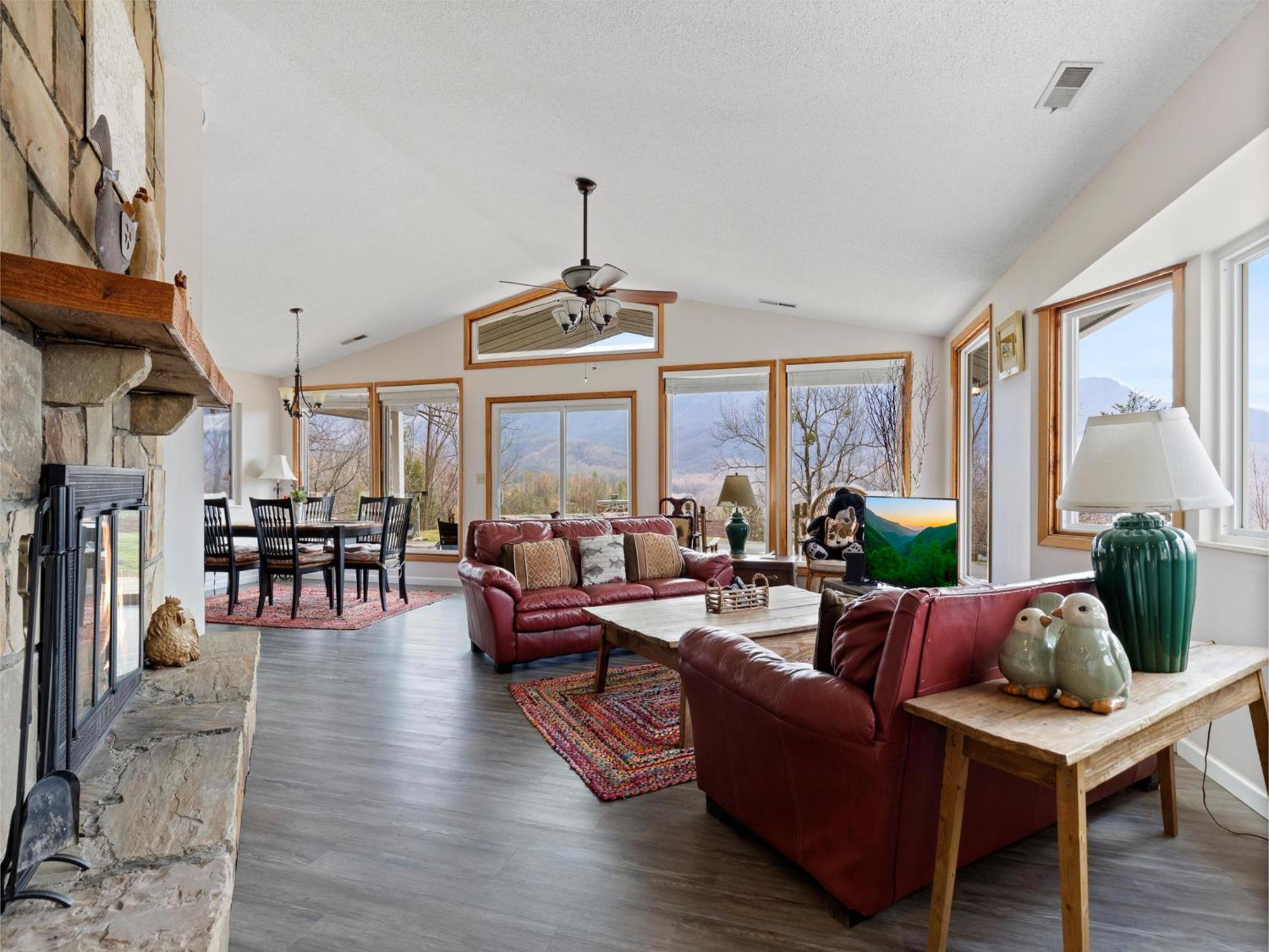 High Cotton, 3 Bedroom, Hot Tub, Mountain View, Sleeps 6, Pet Friendly Gatlinburg Buitenkant foto