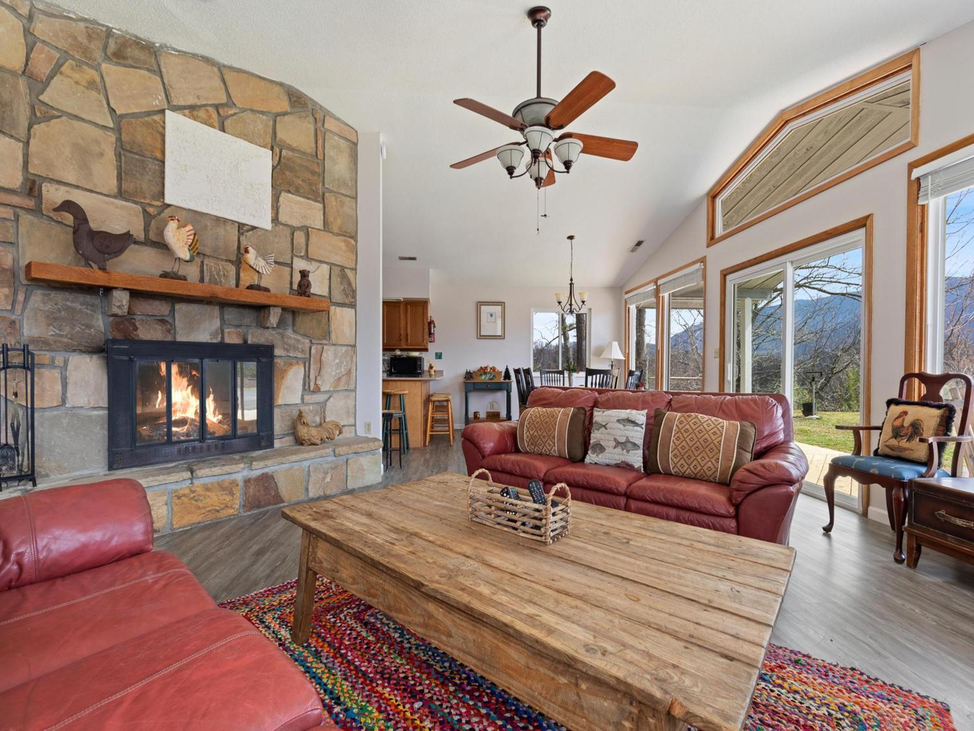 High Cotton, 3 Bedroom, Hot Tub, Mountain View, Sleeps 6, Pet Friendly Gatlinburg Buitenkant foto