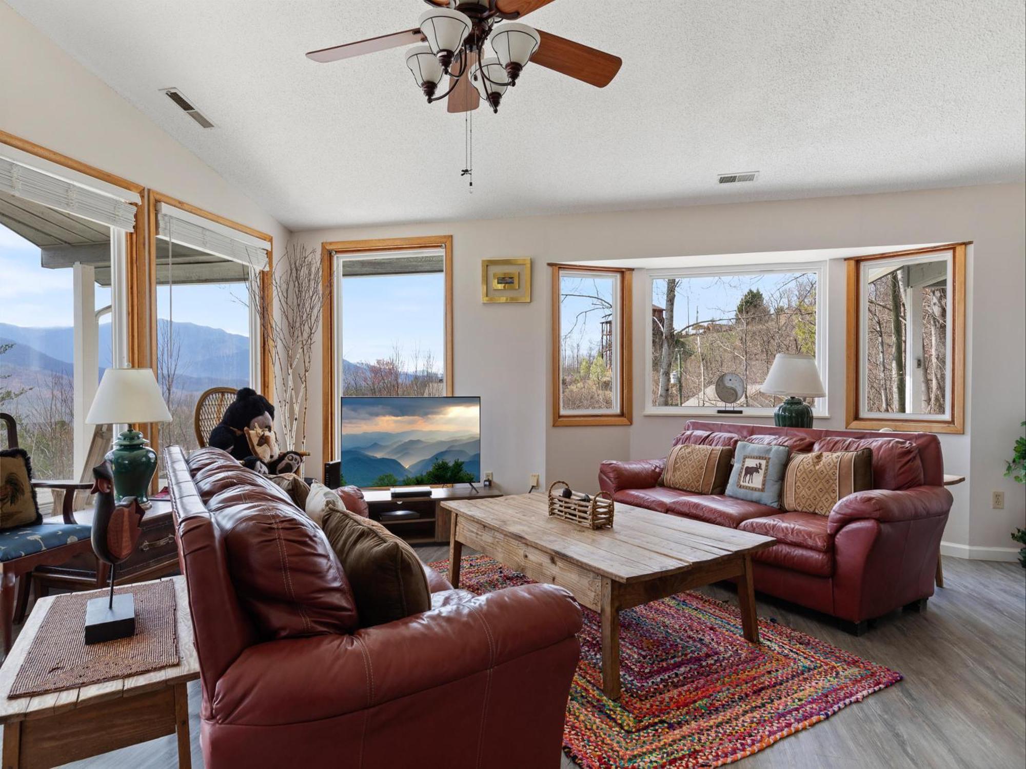High Cotton, 3 Bedroom, Hot Tub, Mountain View, Sleeps 6, Pet Friendly Gatlinburg Buitenkant foto