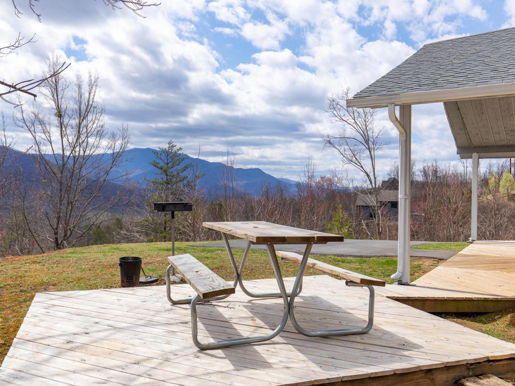 High Cotton, 3 Bedroom, Hot Tub, Mountain View, Sleeps 6, Pet Friendly Gatlinburg Buitenkant foto