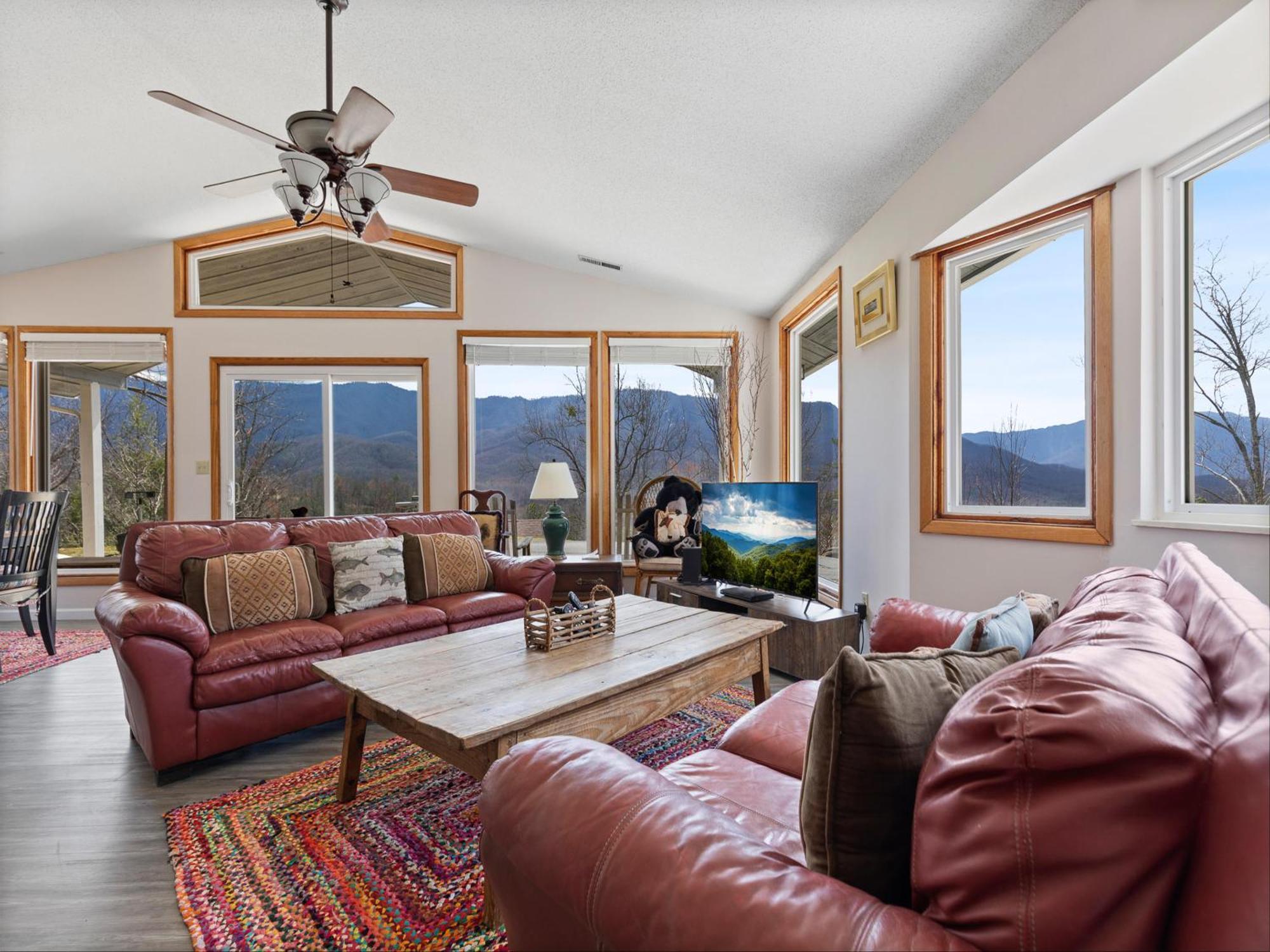 High Cotton, 3 Bedroom, Hot Tub, Mountain View, Sleeps 6, Pet Friendly Gatlinburg Buitenkant foto